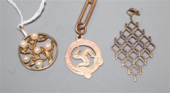 A 9ct gold and pearl openwork pendant, a 9ct gold honeycomb 21 pendant and a 15ct gold watch chain section